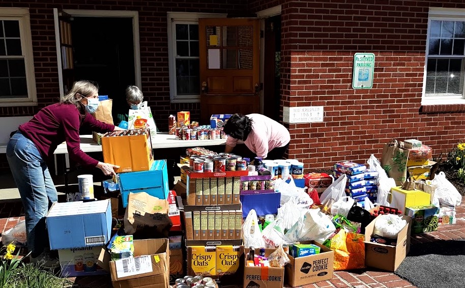 Receiving donations at the pantry.